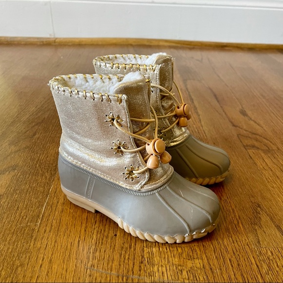 Olivia Miller Girls Metallic Gold Duck Boots - Picture 5 of 15